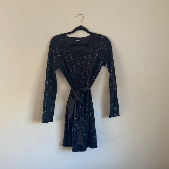 express long sleeve sequin dress NWT Express Sequin Long Sleeve Shift Dress XS - Black